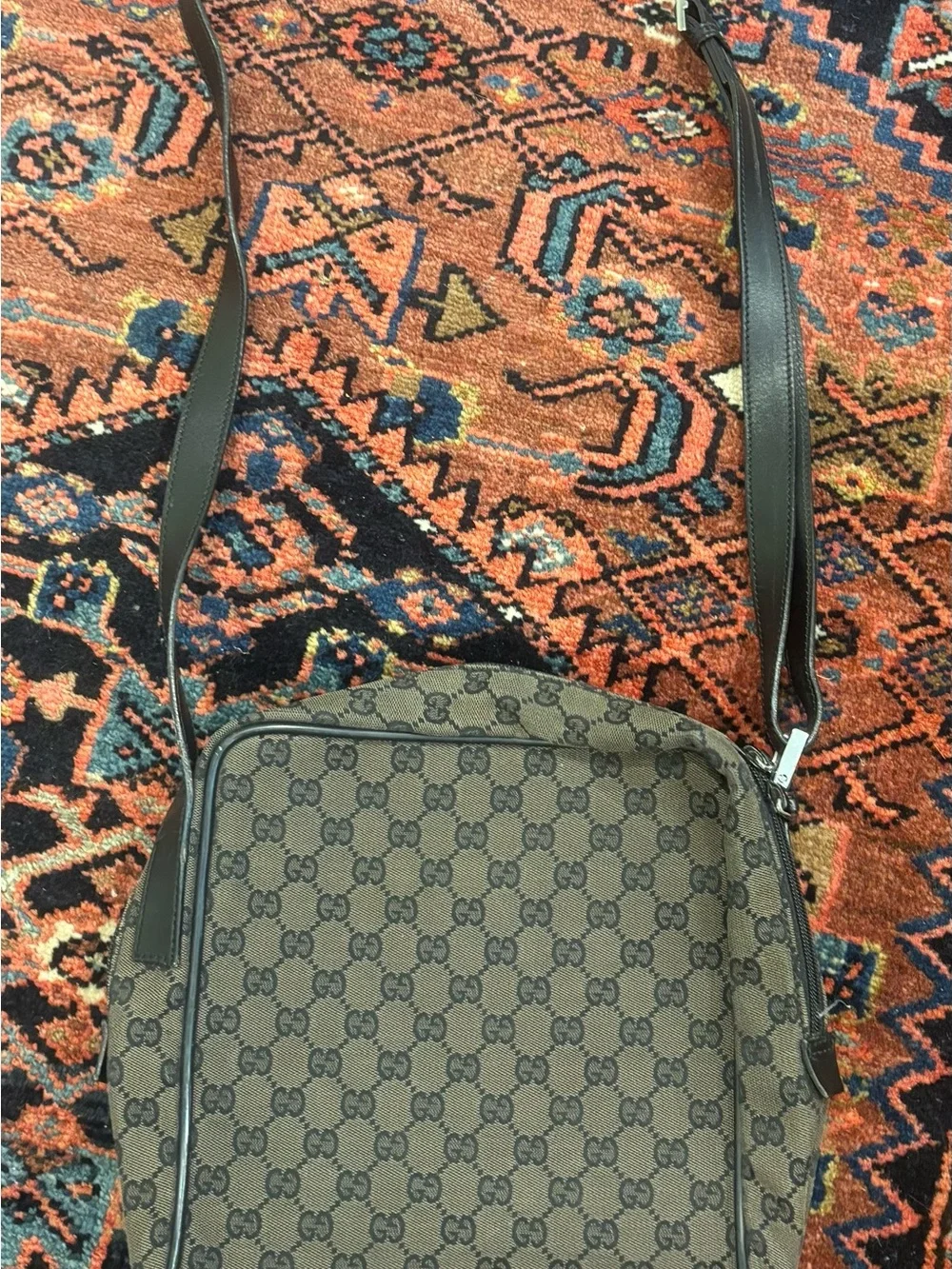 Gucci classic gg
